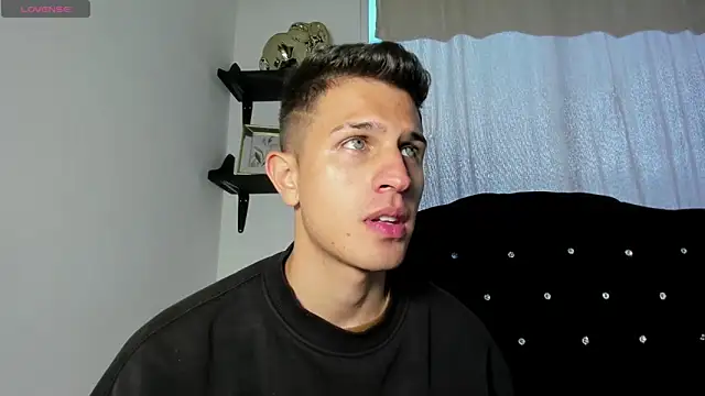 Snapshot of kevin_ahss chatting on April 2026 11:07:02 PM kevin ahss online show from April 2026 11:07:02 PM