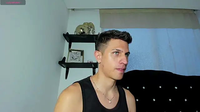 Snapshot of kevin_ahss chatting on April 2026 11:06:01 PM kevin ahss online show from April 2026 11:06:01 PM