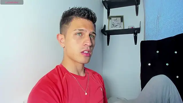 Snapshot of kevin_ahss chatting on April 2026 11:07:01 PM kevin ahss online show from April 2026 11:07:01 PM