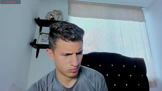 Snapshot of kevin_ahss chatting on April 2026 10:23:02 PM kevin ahss online show from April 2026 10:23:02 PM