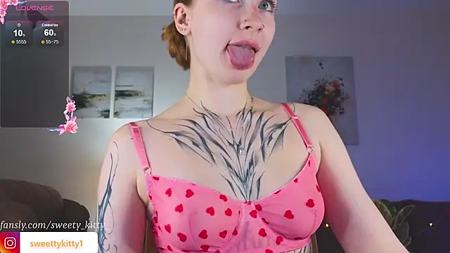 sweettykitty online show from October 2025 01:34:02 PM