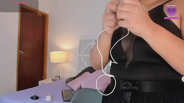 Snapshot of MikaelaStone chatting on October 2025 11:41:02 AM MikaelaStone online show from October 2025 11:41:02 AM