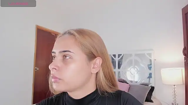 Snapshot of MikaelaStone chatting on October 2025 12:05:01 PM MikaelaStone online show from October 2025 12:05:01 PM