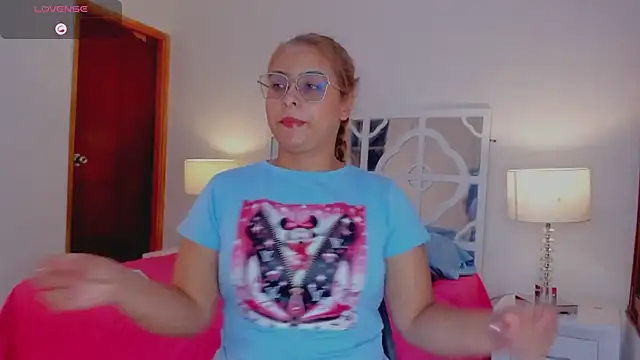 Snapshot of MikaelaStone chatting on October 2025 12:38:01 PM MikaelaStone online show from October 2025 12:38:01 PM