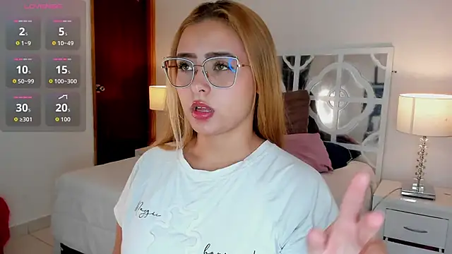 Snapshot of MikaelaStone chatting on November 2025 11:21:02 AM MikaelaStone online show from November 2025 11:21:02 AM