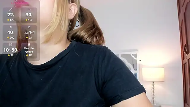 Snapshot of MikaelaStone chatting on November 2025 11:32:02 AM MikaelaStone online show from November 2025 11:32:02 AM