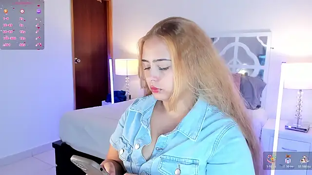 Snapshot of MikaelaStone chatting on December 2025 11:37:01 AM MikaelaStone online show from December 2025 11:37:01 AM