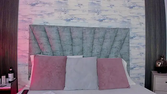 ShanelEvans online show from April 2026 07:07:01 PM