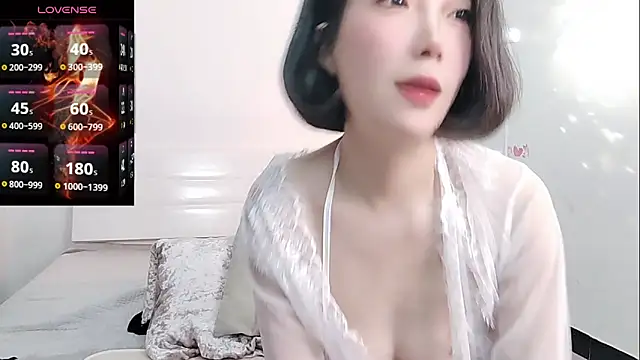 Snapshot of YIWA-2000 chatting on March 2026 12:12:02 PM YIWA-2000 online show from March 2026 12:12:02 PM