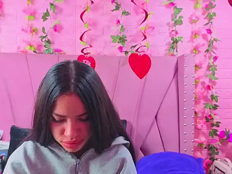 Nanis James online show from September 2025 03:08:02 AM