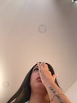 Snapshot of Mavii_ chatting on November 2025 04:51:01 PM Mavii online show from November 2025 04:51:01 PM