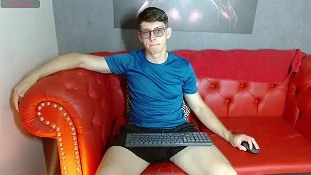 Snapshot of Stuart_White chatting on October 2025 02:28:01 PM Stuart White online show from October 2025 02:28:01 PM
