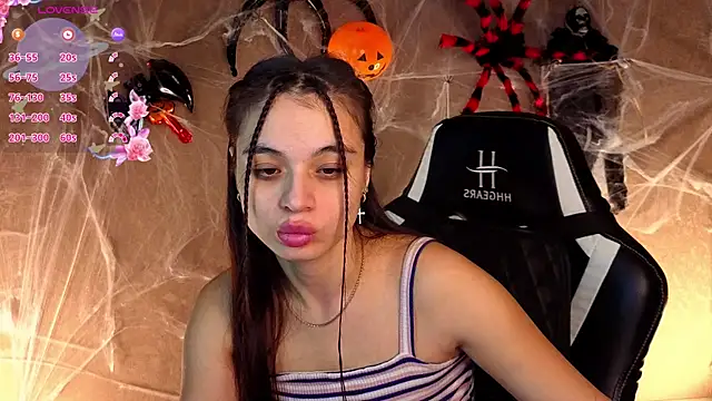 Leila Hefner online show from November 2025 02:43:02 AM