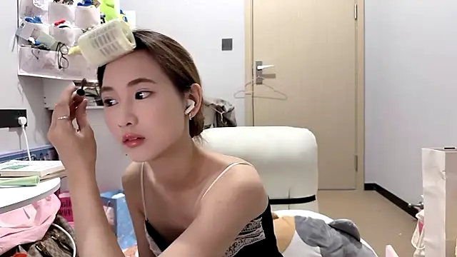 Snapshot of Ann-cookie chatting on April 2026 04:55:02 PM Ann-cookie online show from April 2026 04:55:02 PM