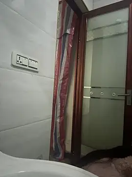 crhong666 online show from February 2026 12:47:02 AM