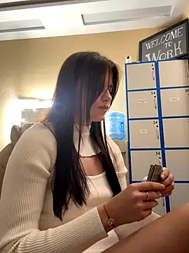 Snapshot of kimberlyy77 chatting on October 2025 06:19:02 PM kimberlyy77 online show from October 2025 06:19:02 PM