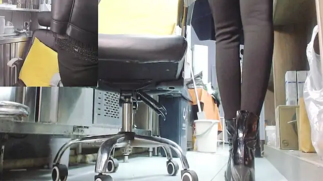 Eileen-L online show from December 2025 03:37:02 AM