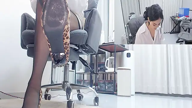 Eileen-L online show from February 2026 05:11:01 AM