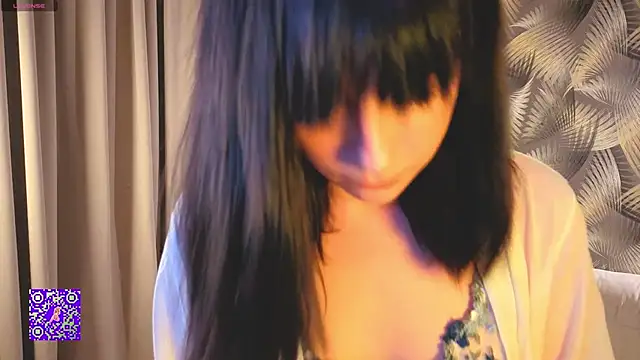 Honeey Beee online show from September 2025 07:02:02 PM