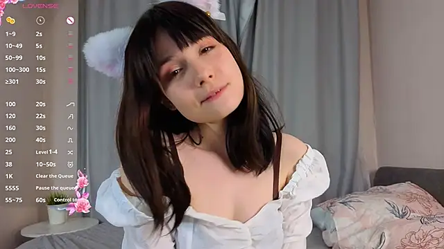 Honeey Beee online show from October 2025 04:07:02 PM