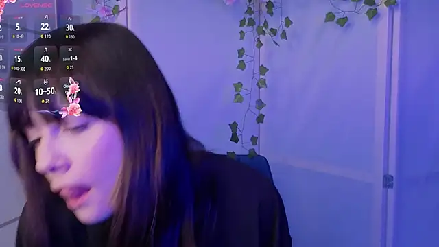 Honeey Beee online show from November 2025 04:38:02 PM