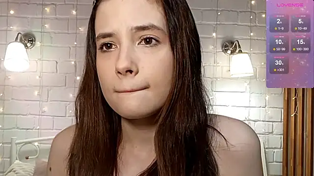 Honeey Beee online show from December 2025 04:23:01 PM