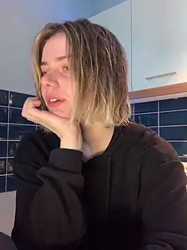 Rainbow W online show from October 2025 05:50:02 AM