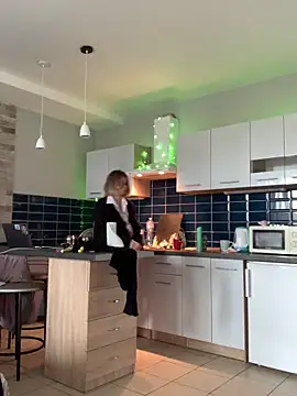 Rainbow W online show from October 2025 08:57:02 AM