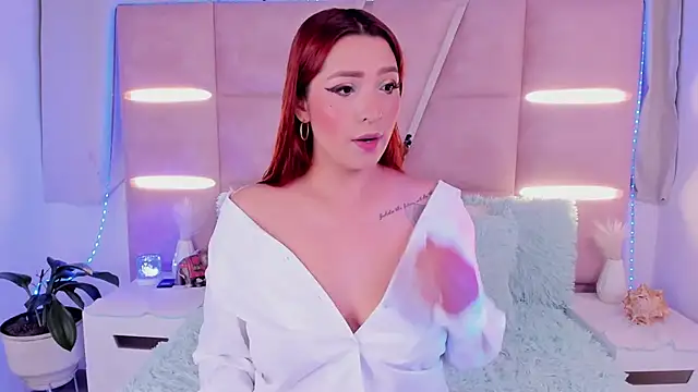 Snapshot of LaurenBrithe chatting on April 2026 04:45:02 AM LaurenBrithe online show from April 2026 04:45:02 AM