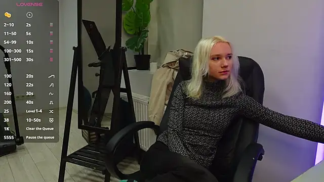 Laura Chaplin online show from January 2026 06:29:01 AM