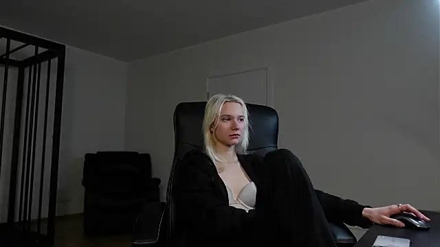 Laura Chaplin online show from February 2026 06:28:02 AM