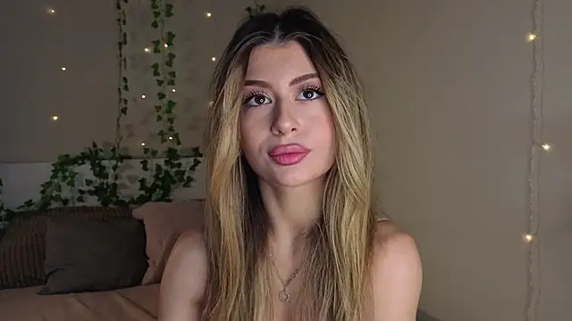 Snapshot of GeorginaHarn chatting on November 2025 08:06:01 AM GeorginaHarn online show from November 2025 08:06:01 AM