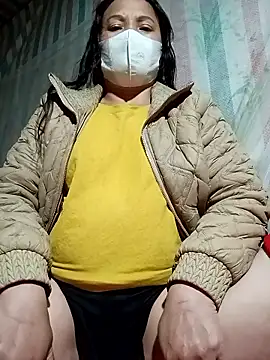 Love-Mama33 online show from January 2026 01:05:01 PM