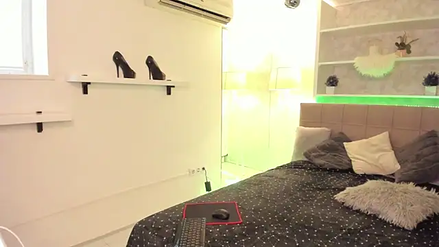 Snapshot of IsabelKiss chatting on October 2025 06:26:01 AM IsabelKiss online show from October 2025 06:26:01 AM