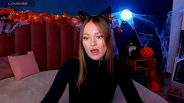 EvelynPoole online show from October 2025 01:35:01 AM