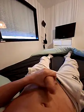 Yoaannn online show from October 2025 03:47:02 PM