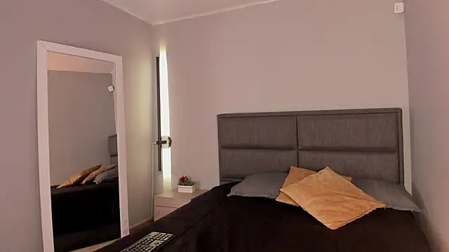 Emma  clark  online show from April 2026 12:54:01 PM