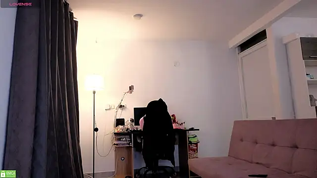 Snapshot of colette_e chatting on March 2026 08:48:01 AM colette e online show from March 2026 08:48:01 AM