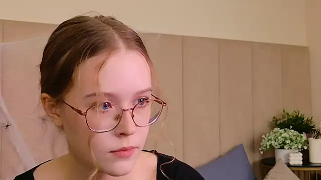 MandyMils online show from October 2025 02:12:01 PM