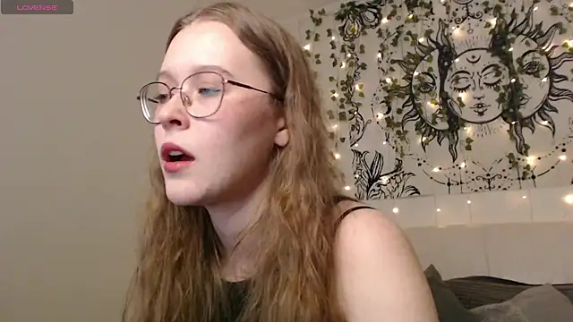 MandyMils online show from November 2025 05:01:01 PM