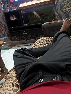 Snapshot of Kaluxx chatting on April 2026 05:37:01 PM Kaluxx online show from April 2026 05:37:01 PM