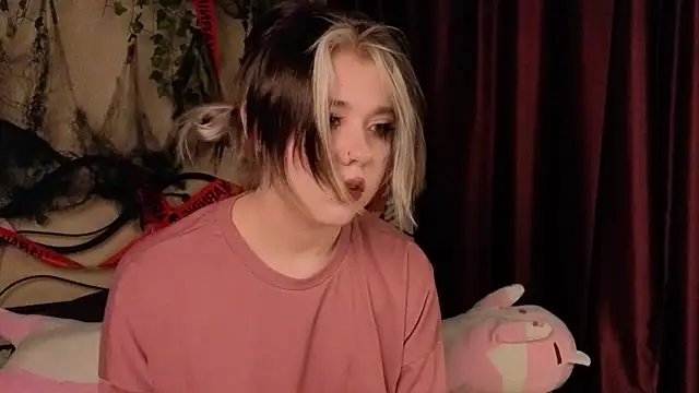 Snapshot of IrisSoCute chatting on November 2025 11:20:01 AM IrisSoCute online show from November 2025 11:20:01 AM