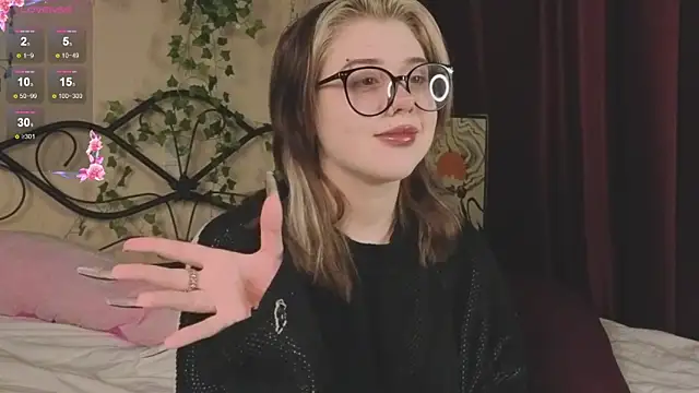 Snapshot of IrisSoCute chatting on December 2025 09:29:02 AM IrisSoCute online show from December 2025 09:29:02 AM