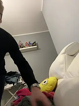 Axl hot online show from February 2026 12:53:02 AM