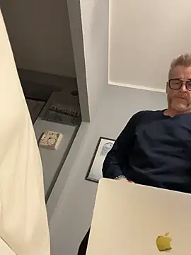 Axl hot online show from March 2026 01:38:01 AM