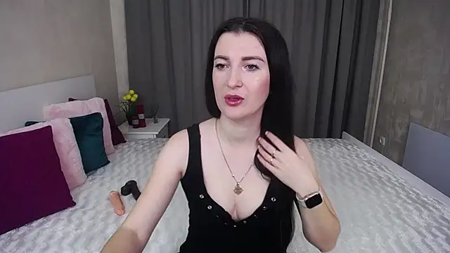 Snapshot of EvelinCuper chatting on November 2025 06:18:02 AM EvelinCuper online show from November 2025 06:18:02 AM