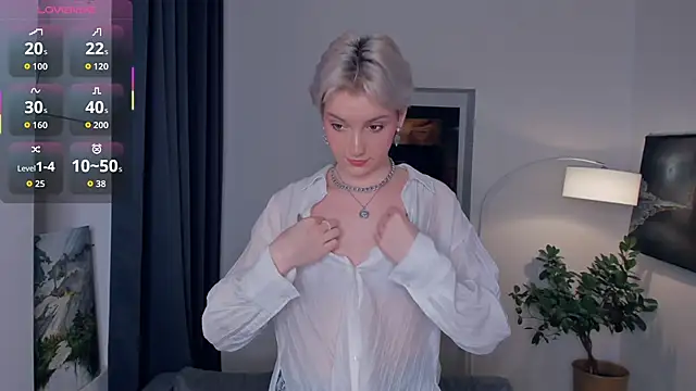 Snapshot of OdelynaAsp chatting on November 2025 12:18:01 PM OdelynaAsp online show from November 2025 12:18:01 PM