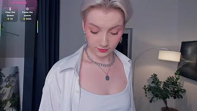 Snapshot of OdelynaAsp chatting on November 2025 12:28:01 PM OdelynaAsp online show from November 2025 12:28:01 PM