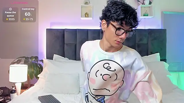 Phillicious   online show from October 2025 09:35:01 PM