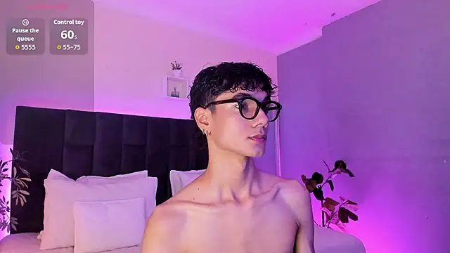 Phillicious   online show from November 2025 11:37:02 PM